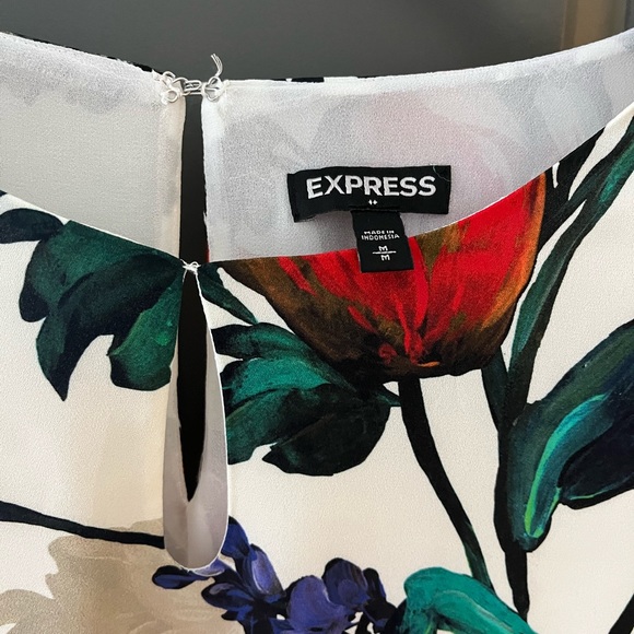 Express festive blouse - Picture 2 of 2